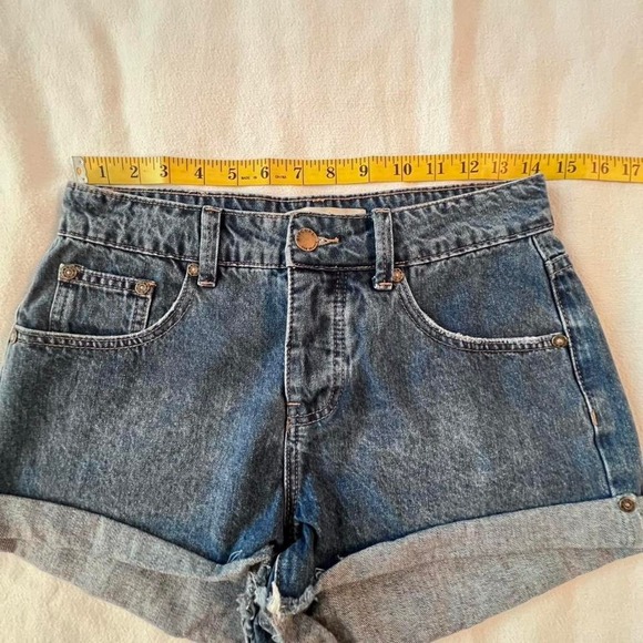 Rip curl blue denim booty shorts Size 26. - Picture 3 of 7